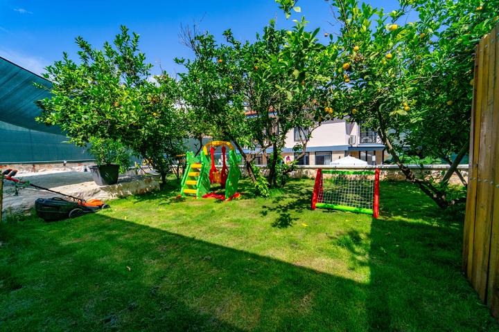 Villa Destan bahçede çocuk oyun alanı
