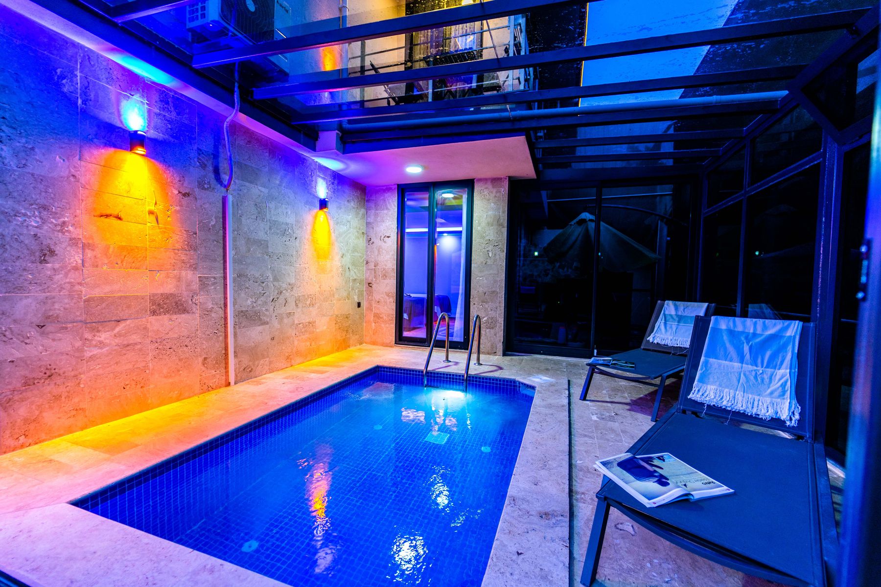 Villa Destan gece havuz ambiyansı