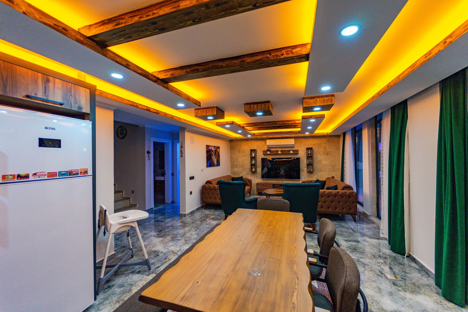 Villa Destan salon ve yemek alanı