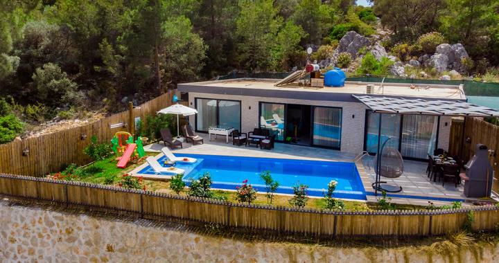 Villa Safira özel havuz ve genel dış görünüm