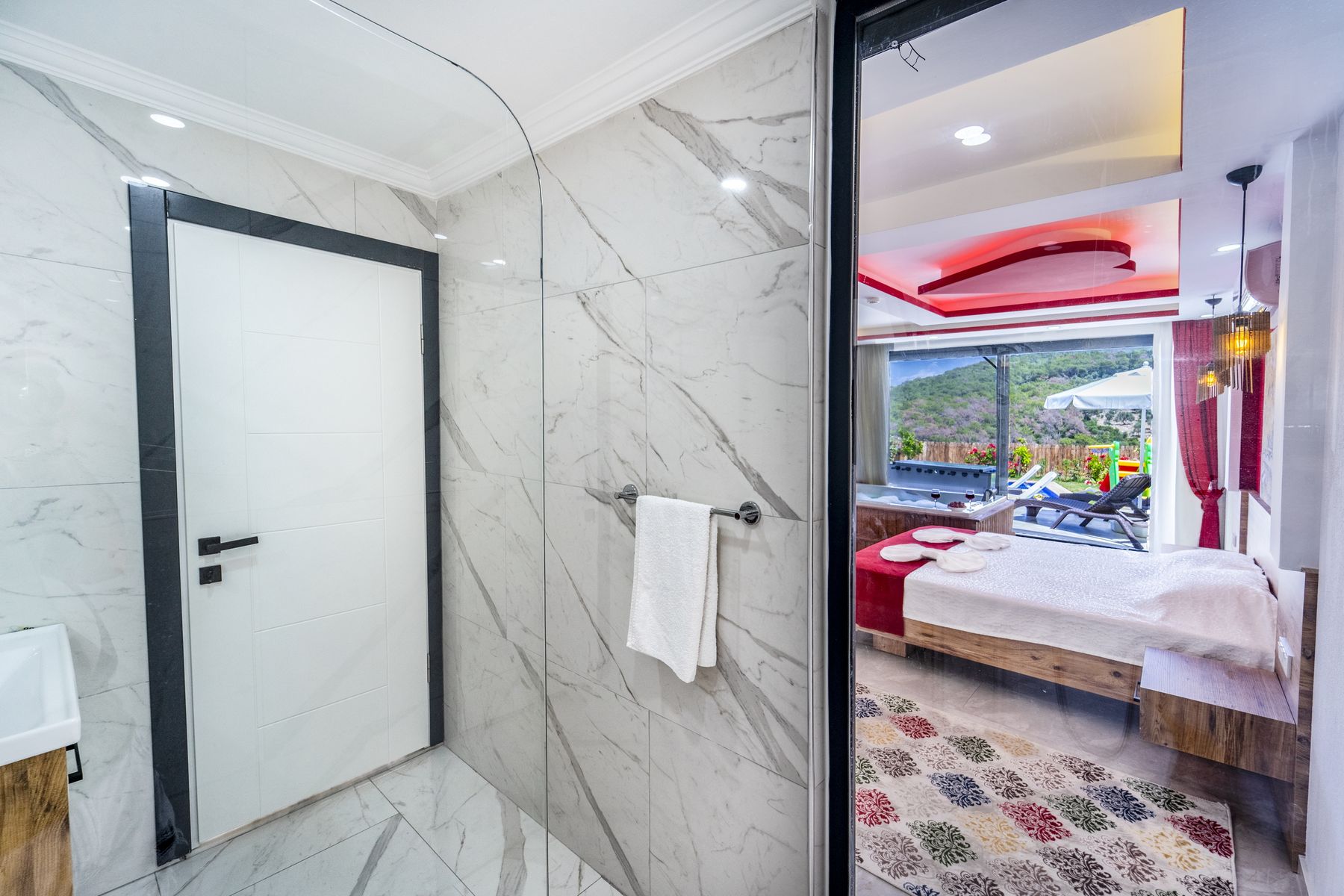 Villa Safira salon ve yemek alanı